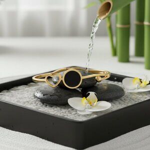🆕Elegant 18K Gold Plated Stainless Steel Bangle Bracelet - Heart & Black Charm